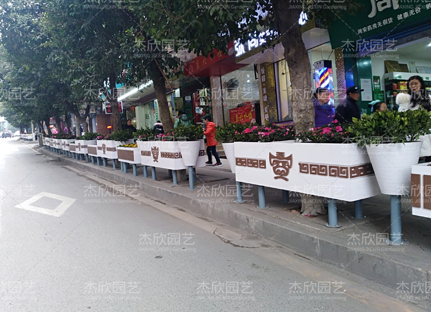 室外花箱道路護(hù)欄，大家一致的選擇！
