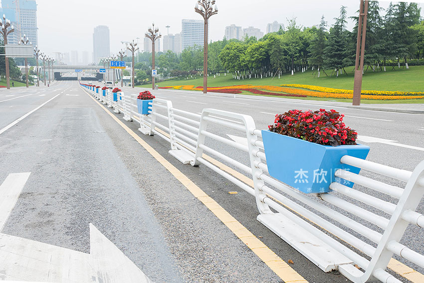 哪些道路護欄花箱值得選？